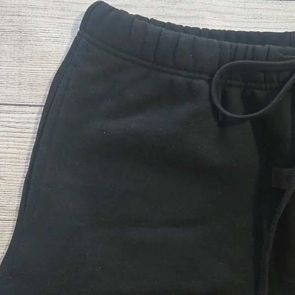 Essentials Fear of God Men's Stretch Limo Sweat Shorts Black Size L NWT - Picture 4 of 14